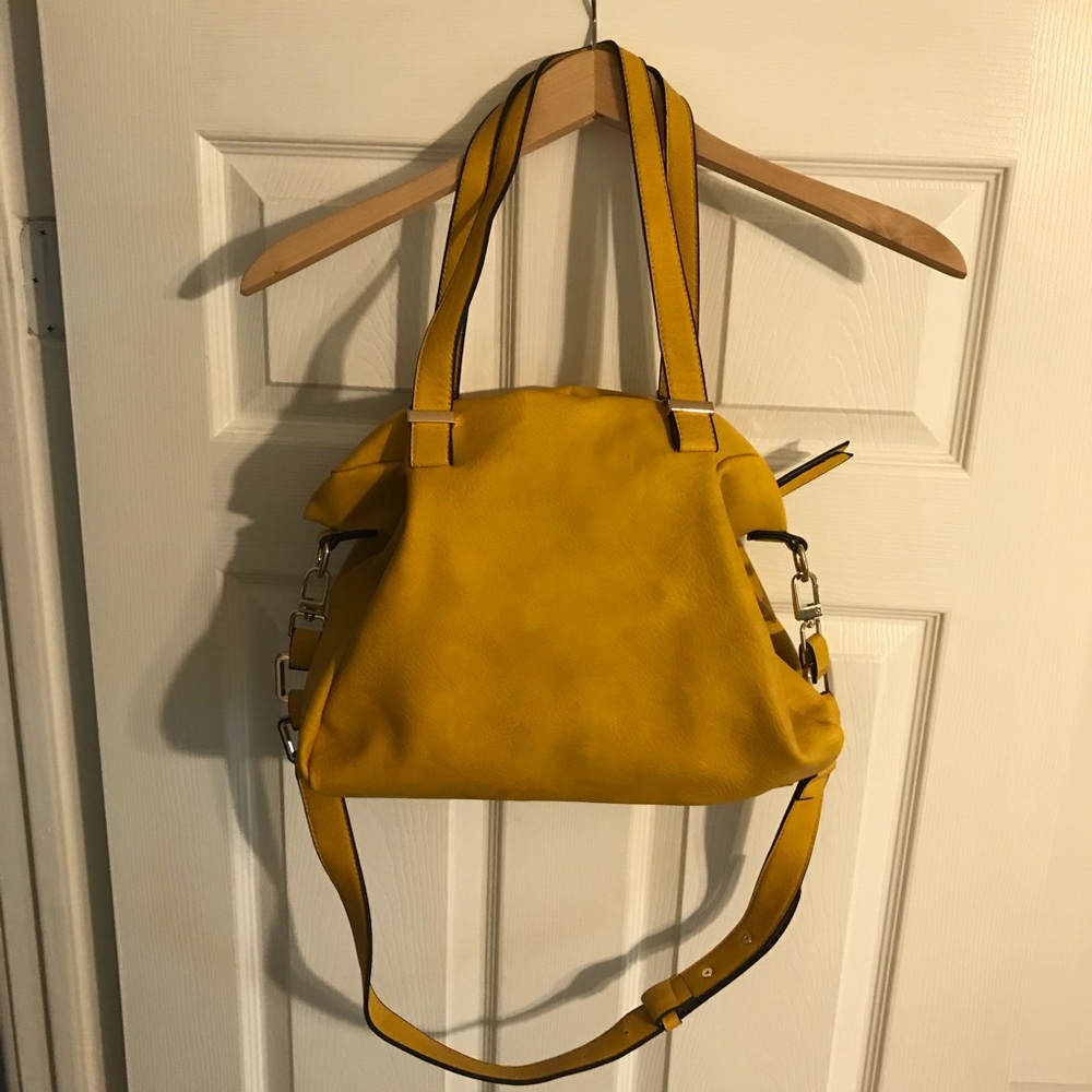 Bright mustard yellow shoulder bag 💛